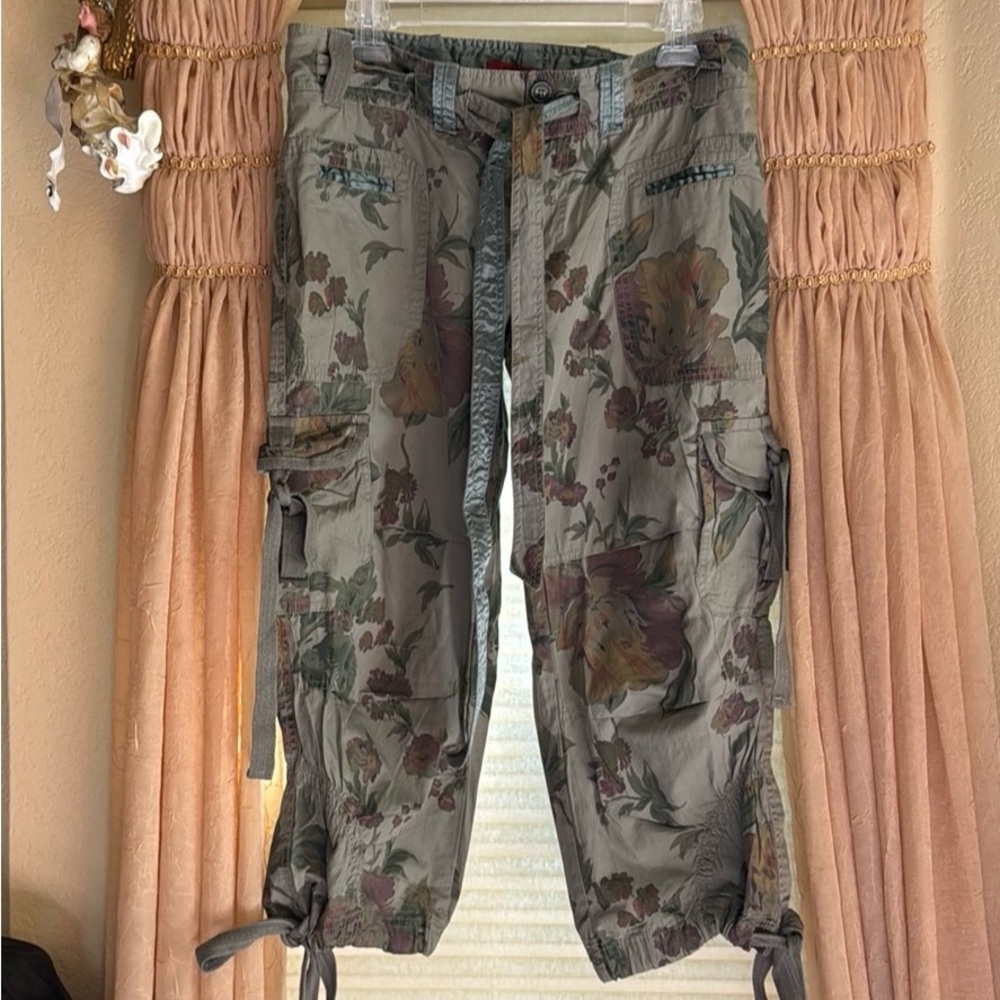 Floral Capris Pants